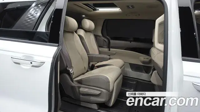 Kia Carnival 2025 — Şəkil 9/35