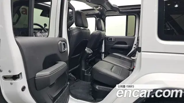 Jeep Wrangler 2022 — Şəkil 9/34