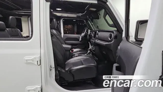 Jeep Wrangler 2022 — Şəkil 22/34