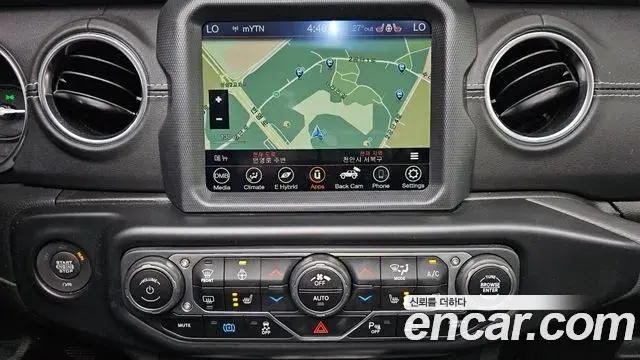 Jeep Wrangler 2022 — Şəkil 17/34