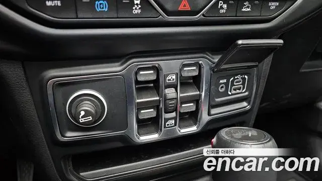 Jeep Wrangler 2022 — Şəkil 25/34