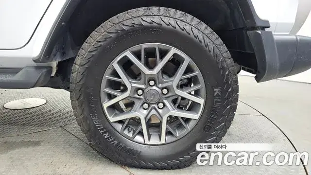 Jeep Wrangler 2022 — Şəkil 18/34