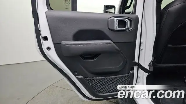 Jeep Wrangler 2022 — Şəkil 21/34