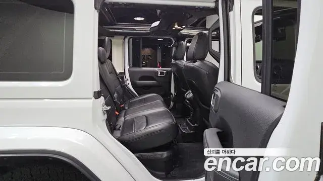 Jeep Wrangler 2022 — Şəkil 31/34