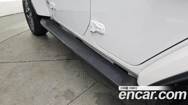 Jeep Wrangler 2022 — Şəkil 10/34