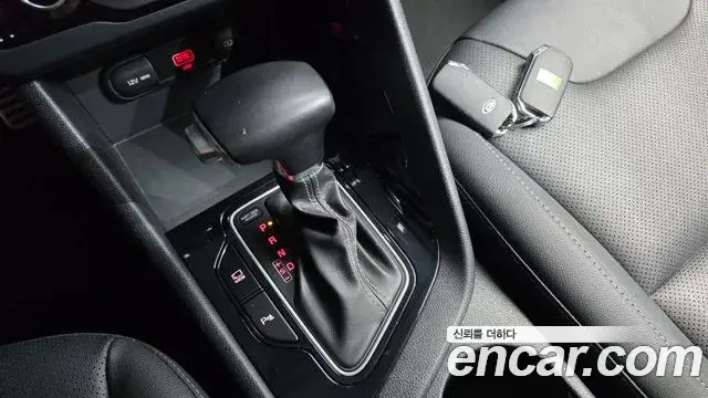 Kia Niro 2020 — Фото 9/20