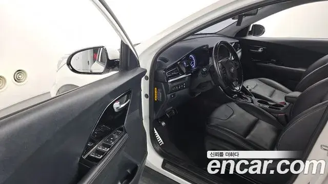 Kia Niro 2020 — Фото 11/20