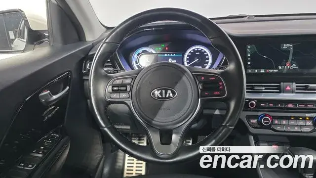 Kia Niro 2020 — Фото 13/20
