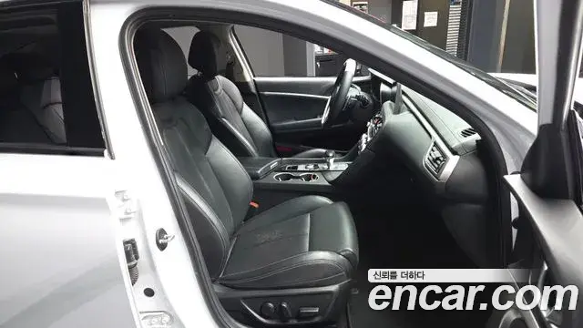 Genesis G70 2018 — ფოტო 15/20