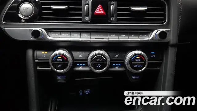 Genesis G70 2018 — ფოტო 13/20