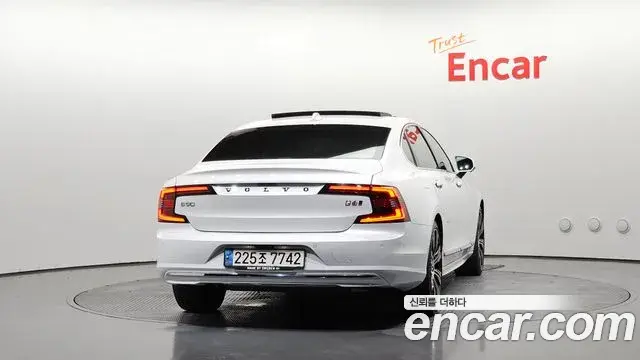 Volvo S90 2022 — Фото 4/20