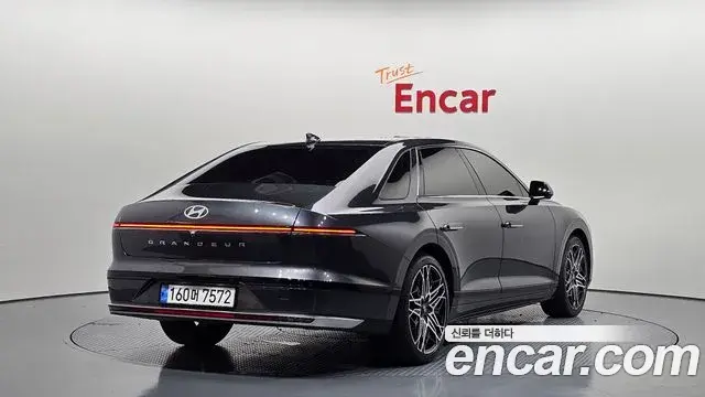 Hyundai Grandeur Hybrid 2023 — ფოტო 31/34