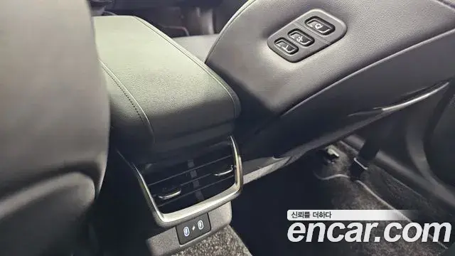 Hyundai Grandeur Hybrid 2023 — ფოტო 18/34