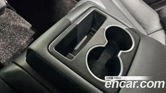 Hyundai Grandeur Hybrid 2023 — ფოტო 19/34