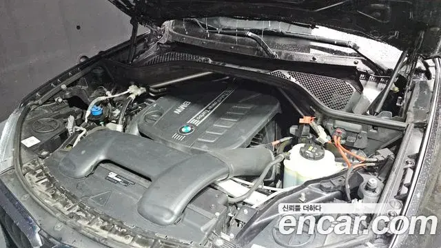 BMW X6 2018 — ფოტო 28/32