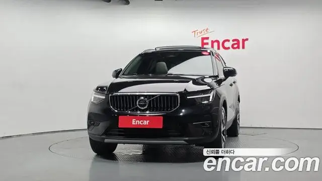 Volvo XC40 2022 — ფოტო 25/34