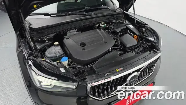Volvo XC40 2022 — ფოტო 23/34