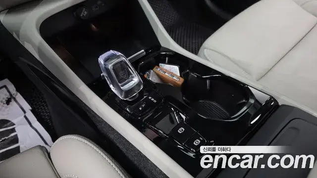 Volvo XC40 2022 — ფოტო 7/34