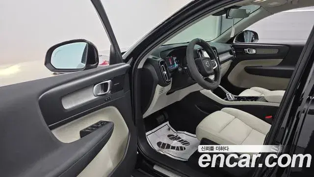 Volvo XC40 2022 — ფოტო 34/34