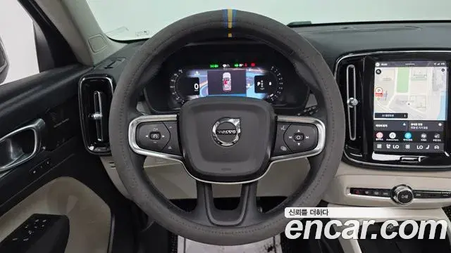 Volvo XC40 2022 — ფოტო 22/34