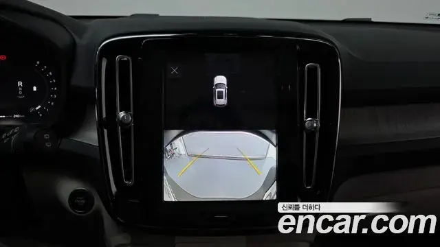 Volvo XC40 2022 — ფოტო 8/34