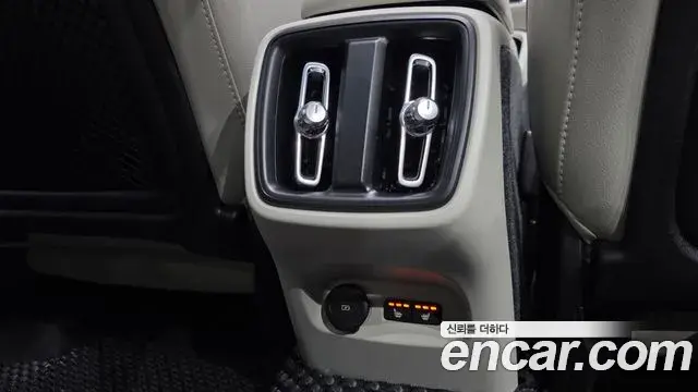 Volvo XC40 2022 — ფოტო 20/34