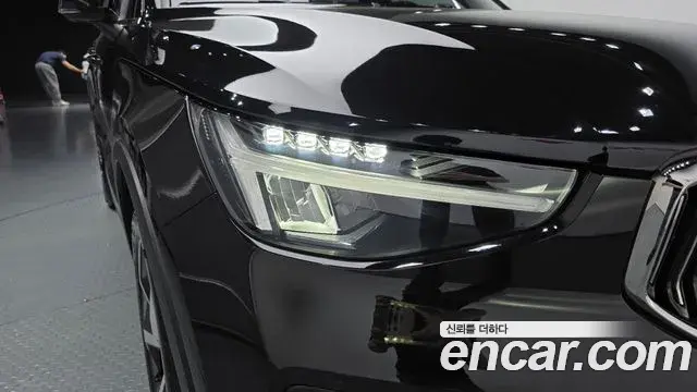 Volvo XC40 2022 — ფოტო 17/34