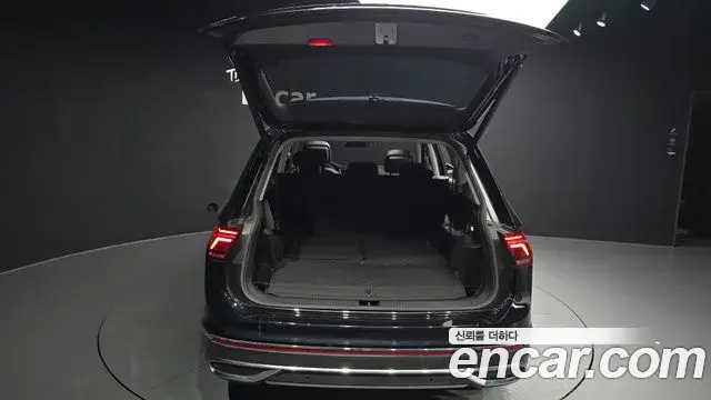 Volkswagen Tiguan Allspace 2022 — Photo 19/20