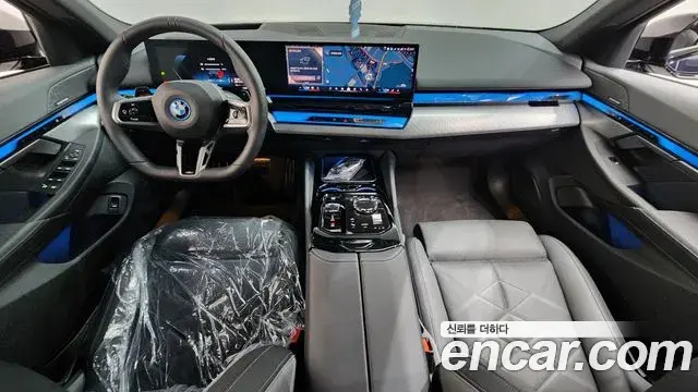 BMW 5 Series 2025 — Photo 1/33