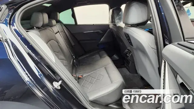 BMW 5 Series 2025 — Photo 10/33