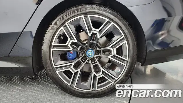 BMW 5 Series 2025 — Photo 12/33