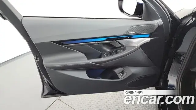 BMW 5 Series 2025 — Photo 29/33
