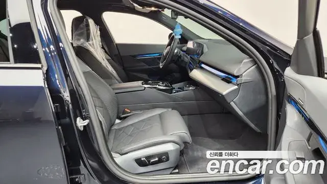 BMW 5 Series 2025 — Photo 25/33