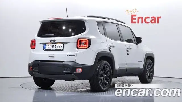 Jeep Renegade 2023 — ფოტო 15/32
