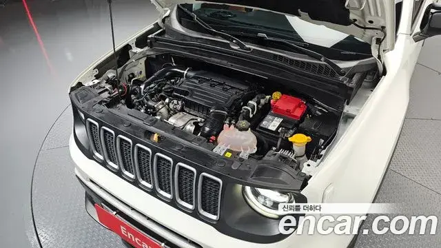 Jeep Renegade 2023 — ფოტო 11/32