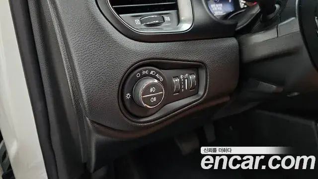 Jeep Renegade 2023 — ფოტო 9/32