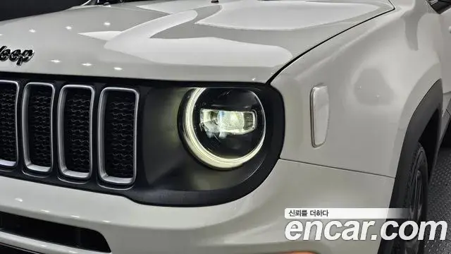 Jeep Renegade 2023 — ფოტო 21/32