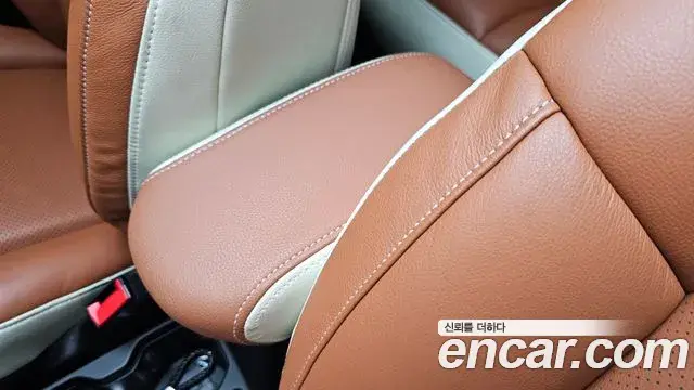 Jeep Renegade 2023 — ფოტო 22/32