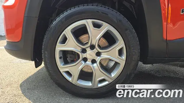 Jeep Renegade 2019 — ფოტო 1/34