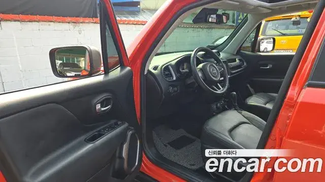 Jeep Renegade 2019 — ფოტო 27/34