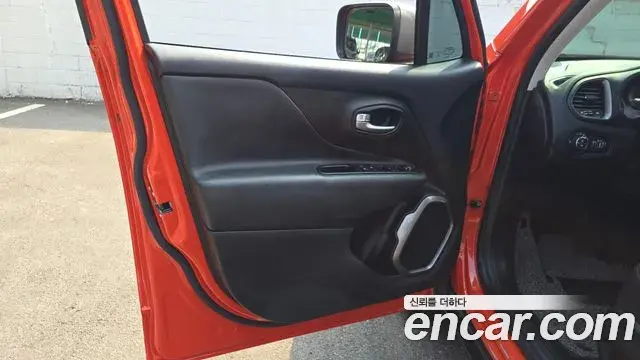 Jeep Renegade 2019 — ფოტო 23/34