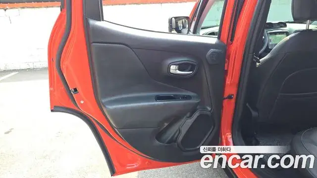 Jeep Renegade 2019 — ფოტო 28/34