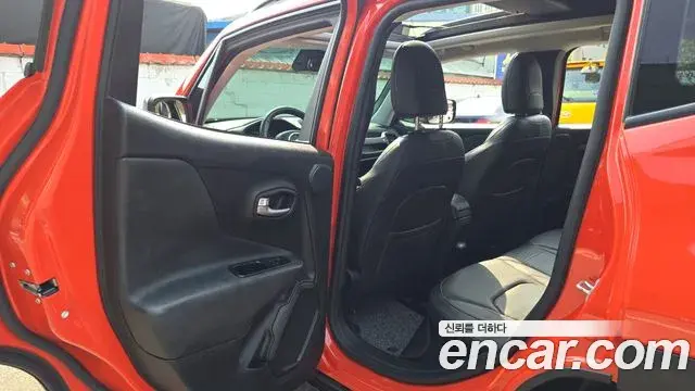 Jeep Renegade 2019 — ფოტო 34/34