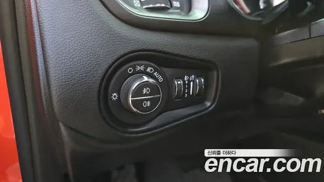Jeep Renegade 2019 — ფოტო 24/34
