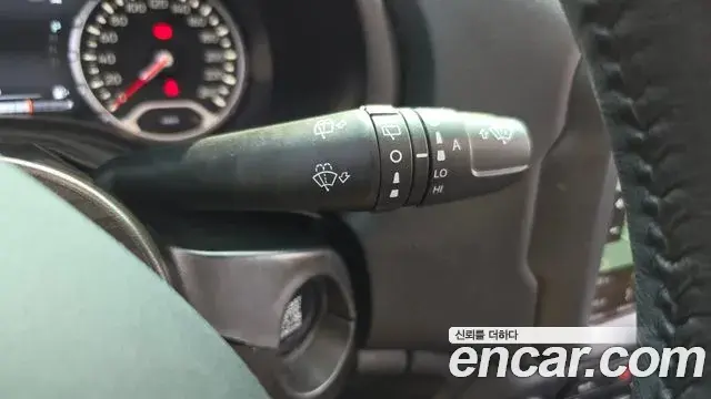 Jeep Renegade 2019 — ფოტო 31/34