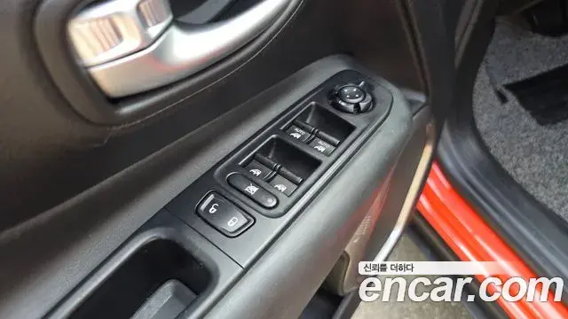 Jeep Renegade 2019 — ფოტო 30/34