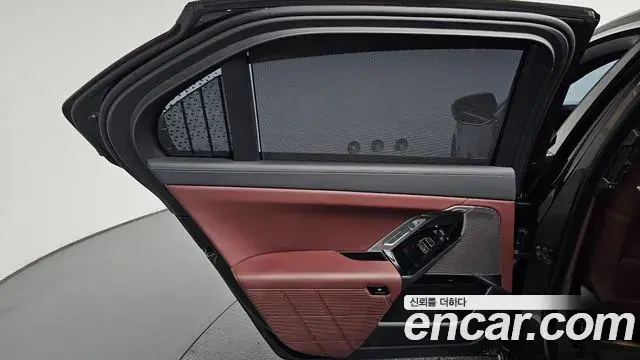 BMW 7 Series 2023 — ფოტო 37/49