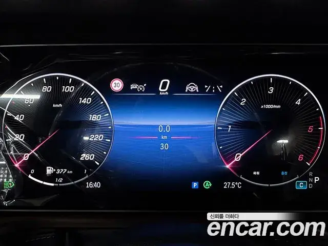 Mercedes-Benz G-Class 2026 — Photo 15/20