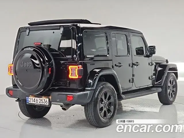 Jeep Wrangler 2023 — Şəkil 19/20