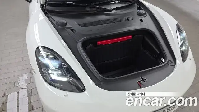 Porsche 718 Boxster 2019 — ფოტო 1/31